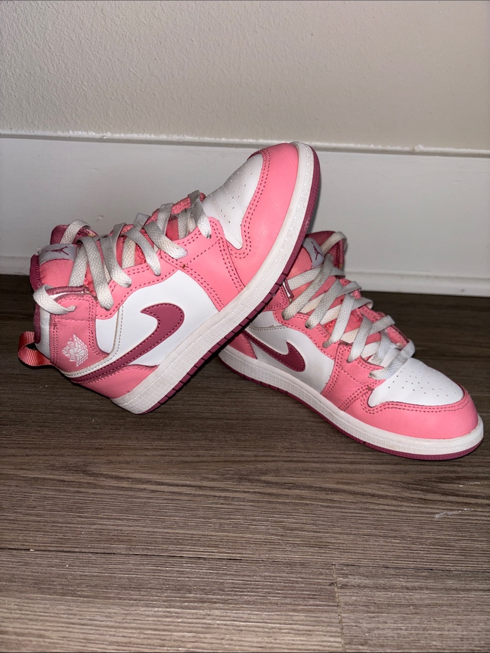 Jordan 1 Mid‎ Valentines Day 2023 GS Size 13.5Y